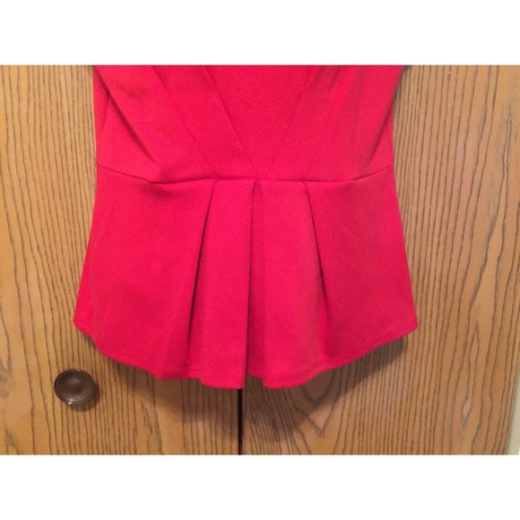 Akira Chicago Red Label Top Womens Size M Sleeveless Solid Red Pleated Fitted - Picture 4 of 8